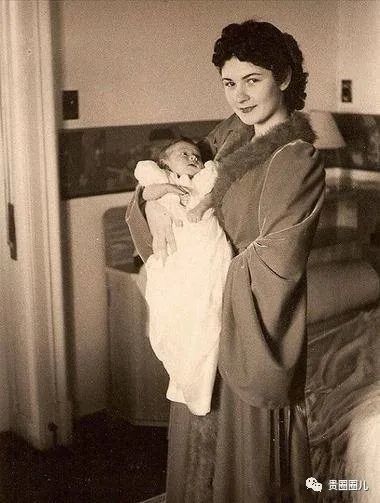 埃及末代奇葩国王的两位美貌王后一位温柔似水遭抛弃一位勇敢前卫嫁