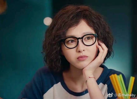 女星挑战泡面头,毁了热巴和唐嫣,杨幂嘟嘴亲亲