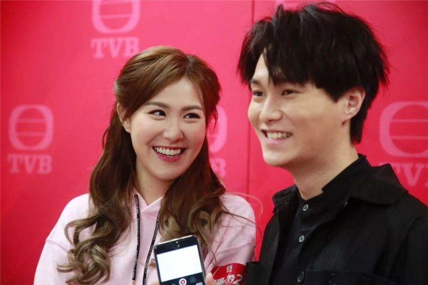 中华小姐冠军邓佩仪生日发文,做了七年配角,终于转正当上女主角