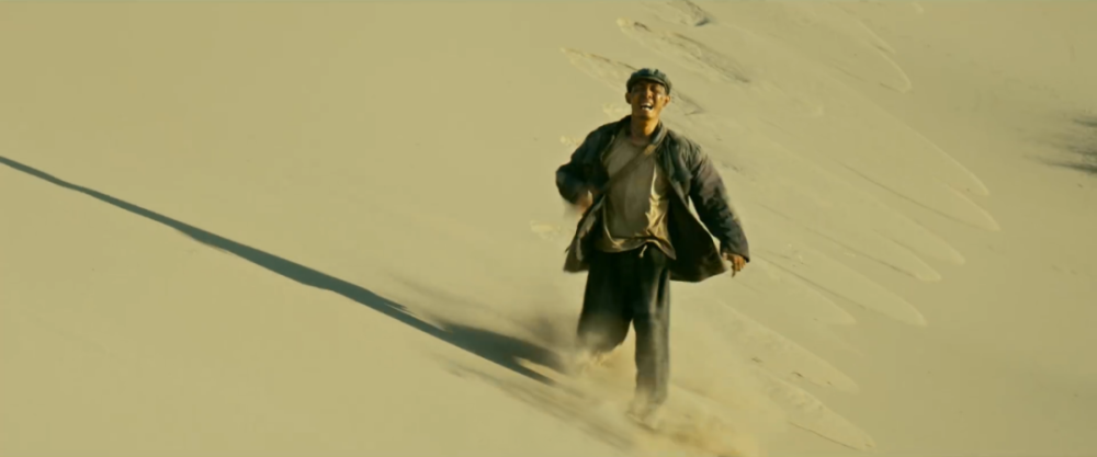 《我的父亲母亲》里章子怡雪地狂奔的镜头,而黄海设计的这一款"电影的