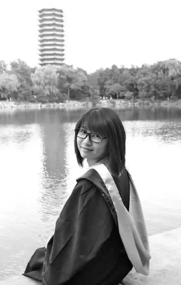 一度曾是学霸却意外爆红的作家八月长安