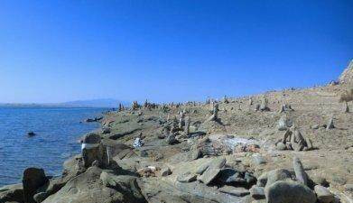 青海湖遍布一大片滩空心铁管有人发现了不明飞行物引发大争议