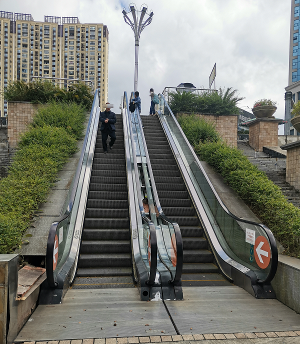 【新闻追踪】大润发超市已对停用电梯进行封闭提醒!_腾讯新闻