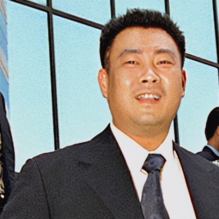 洗米华在他面前是弟弟硬壳挣爆的彪悍人生