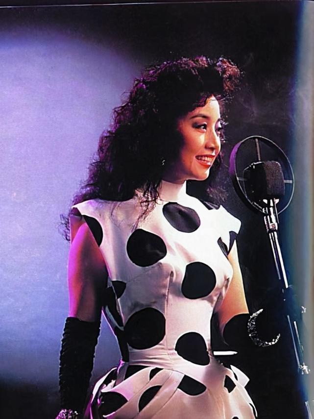 71岁徐小凤:拒入美籍失去婚姻,春晚都为她破例,却至今无儿无女