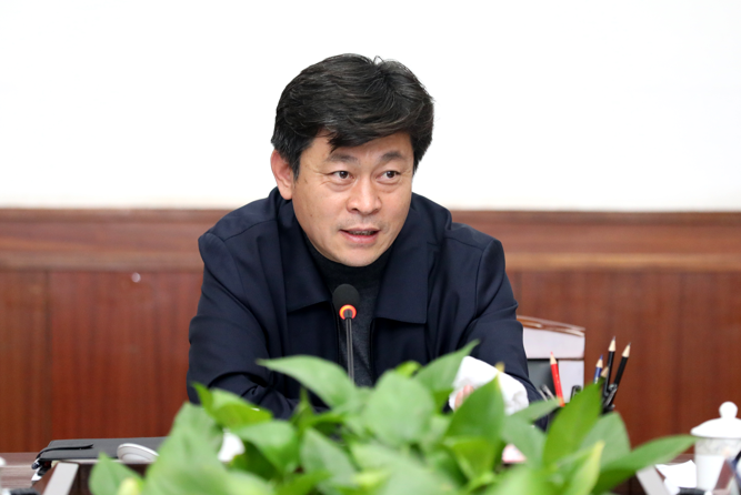 李哲主持召开十三届区委第143次常委会会议