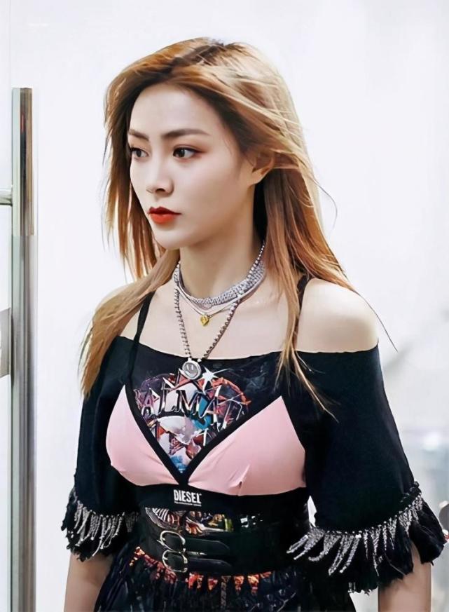 成乡土风,虞书欣如啦啦队,谢可寅内衣外穿_腾讯新闻