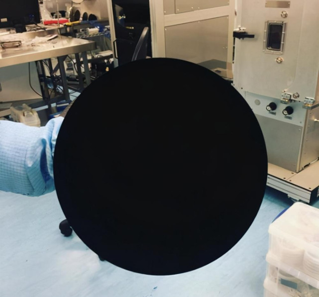 世界上的极端物质,最黑的黑色,可以将3d物体黑成2d平面