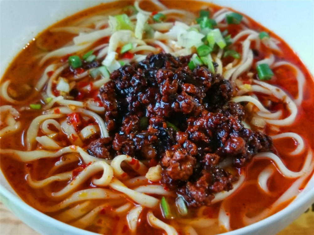 冬季还是这样吃面条过瘾东北家常麻辣面的做法麻辣鲜香又开胃