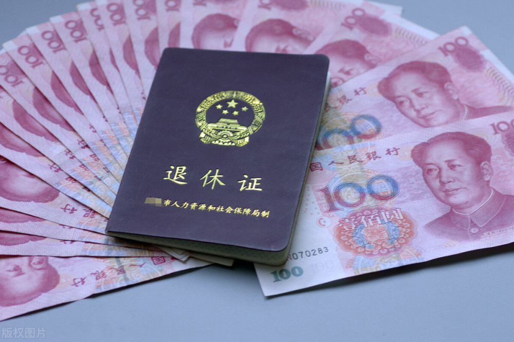 我终于退休了,坐标山东社保缴费28年零10个月,看养老金能领多少钱