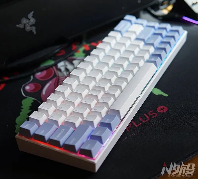 这套键帽为杜若轴而生:腹灵f12 rgb凯华杜若轴上手