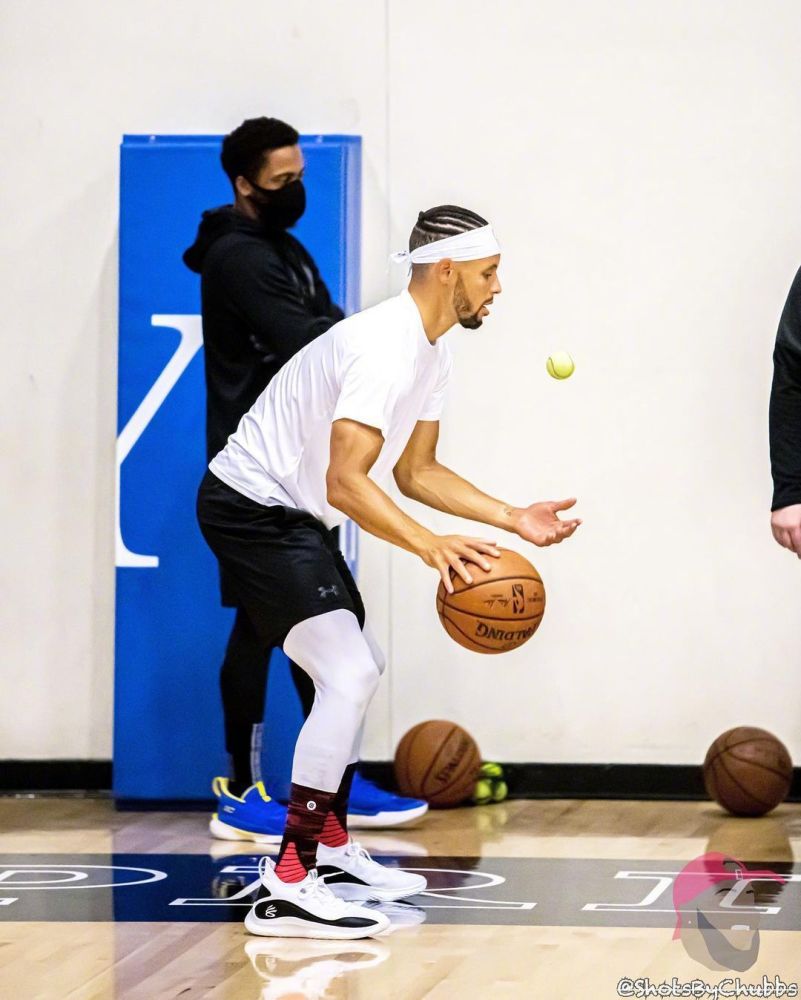 ua curry 8——库里训练中上脚即将发布的第八代签名鞋