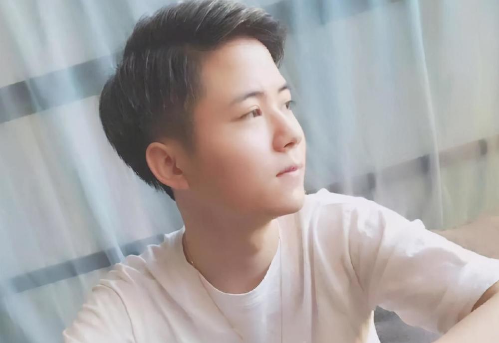 至于四海皆兄弟的张嘉文就不作过多介绍了吧,随着熟悉的bgm响起,大家