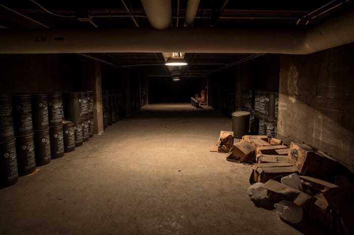 整个避难所建立之初被设计为可以容纳约100人,并为其提供两周的生存