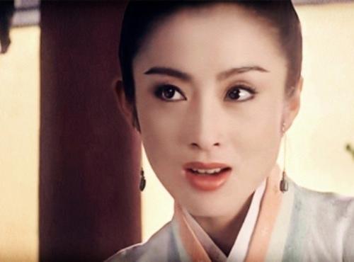 52岁张敏搭档网红直播网友本该抱孙子的年纪还在打拼