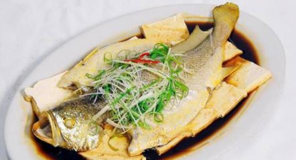 咸鱼蒸豆腐这是爱吃鱼腥的人才会领略它的味道
