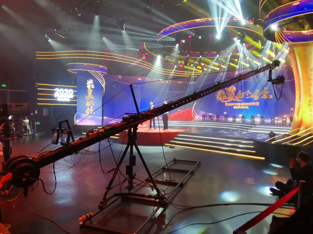 安迪摇臂助力"齐鲁最美教师"颁奖典礼_腾讯新闻