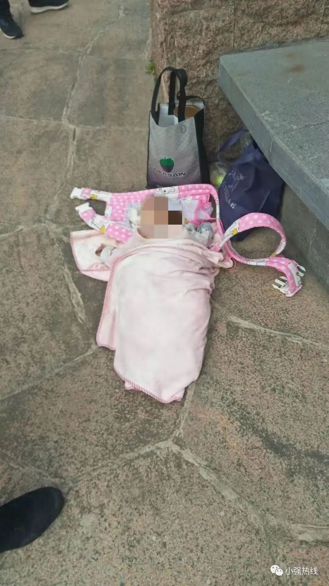 一女婴被遗弃在千灯湖:爸爸妈妈,你们在哪里?