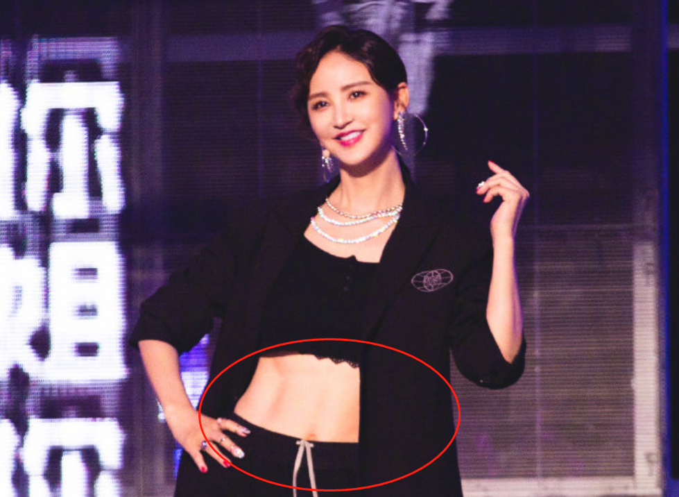 袁弘刚晒妻子腹肌照,张歆艺就来"炫腹",女明星果然是胖着玩玩_腾讯