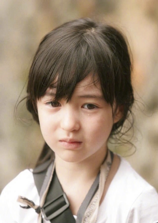 曾经饰演杨颖的童年时期,被看好的最美混血宝宝夏天,如今大变样