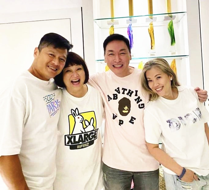 新加坡一哥一姐罕同框56岁李南星仍帅气55岁陈莉萍发福难辨认