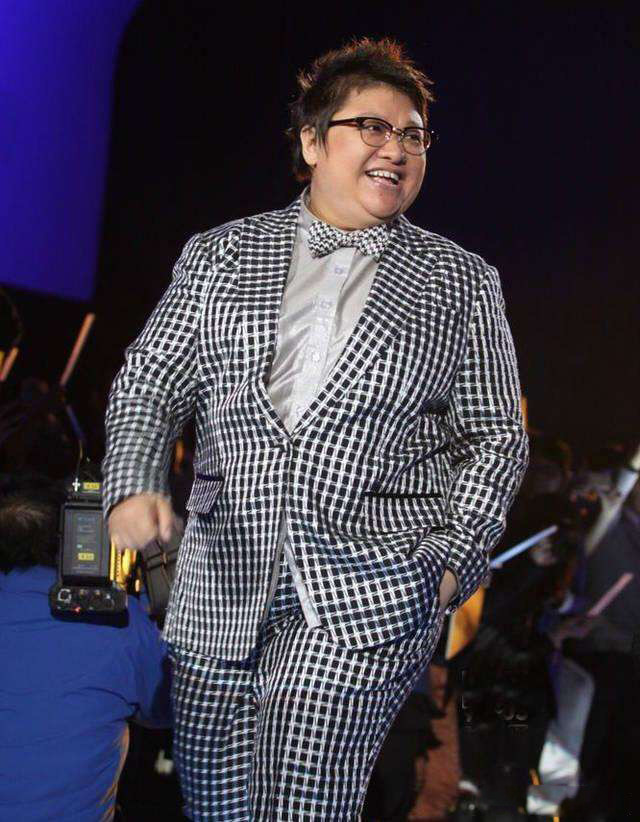 韩红瘦了,比"郭敬明"胖3倍时,照样穿成时髦的样子,肥人穿衣5方法