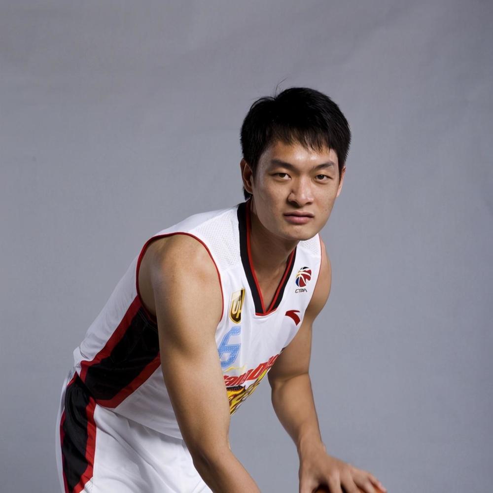征战cba11个赛季,28岁退役的陈江华从广东赚到多少薪水?