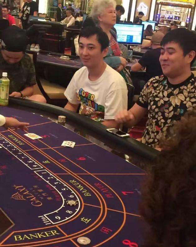 王思聪和秦奋也是如此,他们经常会出入澳门的赌场,上演着现实版的澳门