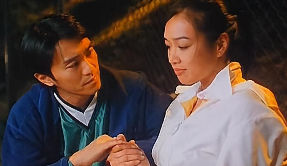 导演曝《破坏之王》片场照,周星驰排场大,钟丽缇好瘦
