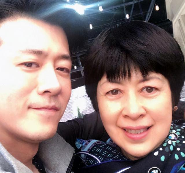 亲妈和干妈都是导演18年都没能捧红的林雨申娶媳妇改名后火了