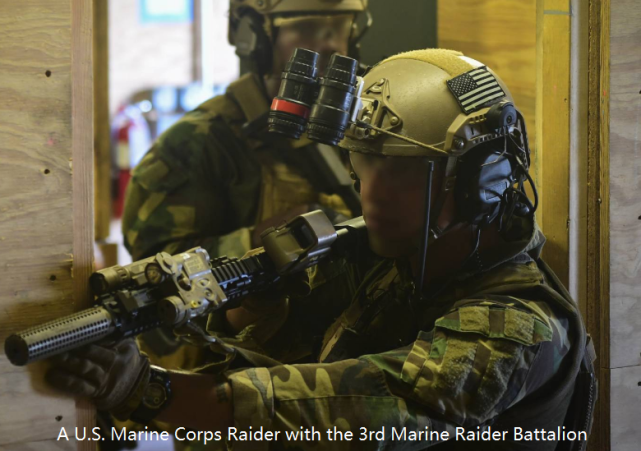 美国海军陆战队第3突袭者营的士兵在训练(资料图)