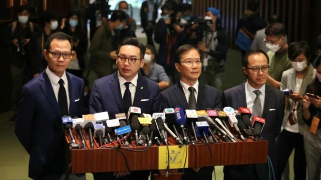 15名反对派议员递信辞职,数十万港人联署支持踢走揽炒派!