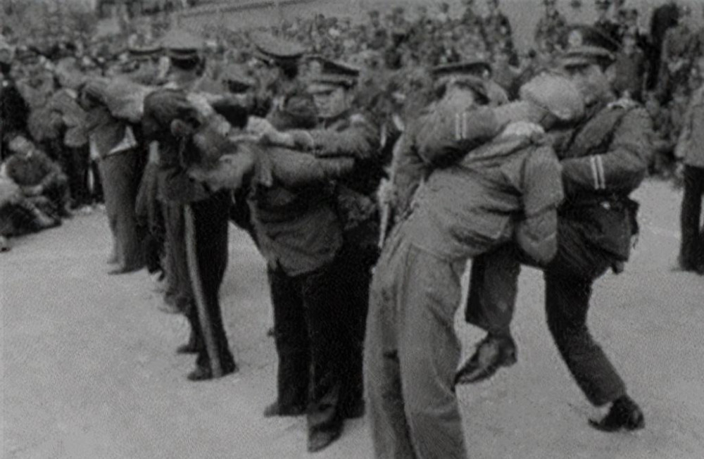 真实的80年严打老照片:大批犯人公开枪决,冤假错案,都是珍贵的历史!