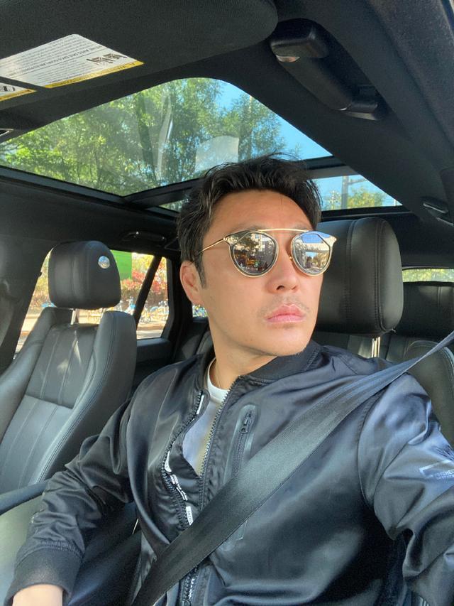 赵达任重晒22年来同学聚会帅小伙都变大叔两人事业发展大不同