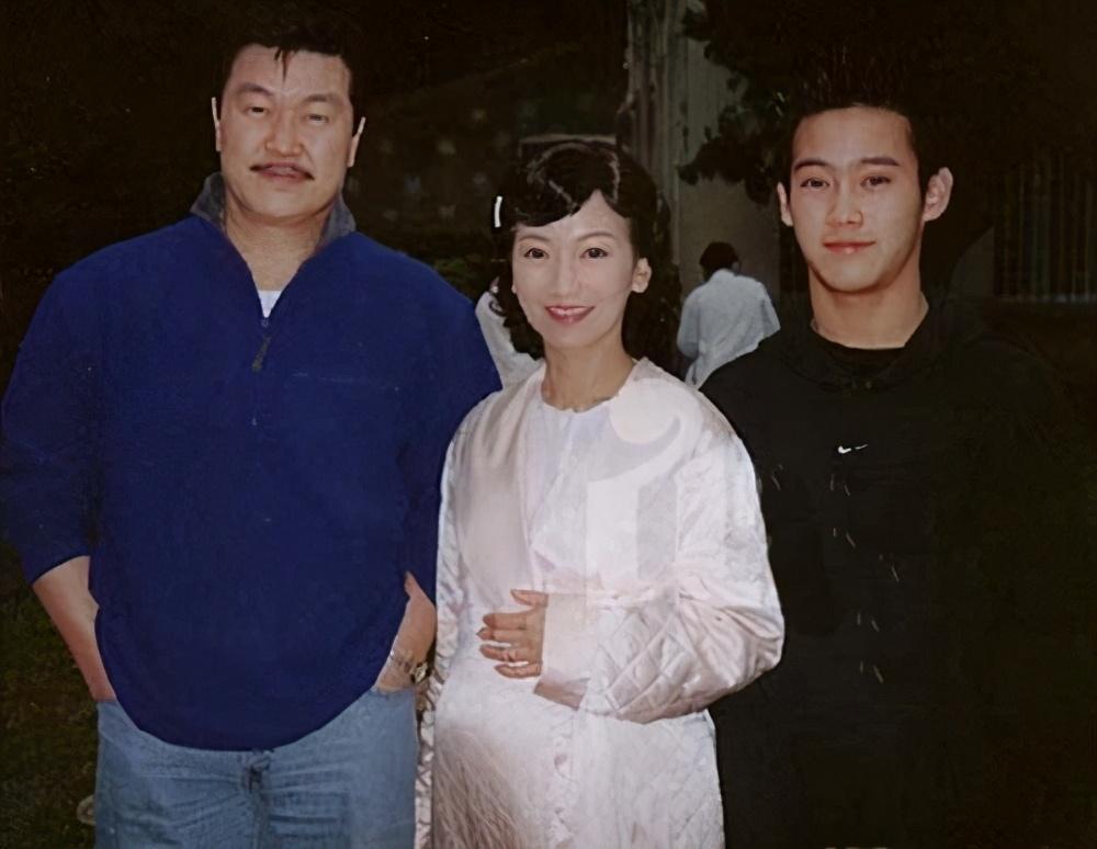 白娘子赵雅芝3段情史无缝衔接3个男人还都姓黄