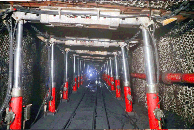 该矿在14275工作面运料道 超前采用门式支架,叠型梁支架联合支护 so