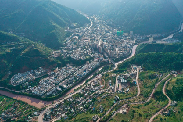 云龙县境内有众多大江小河,其中名叫沘江的一条河是云龙县境内澜沧江