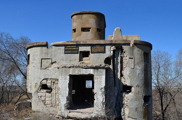 碉堡里的机枪手威胁大,为什么不让狙击手通过射击孔击毙?他们不敢