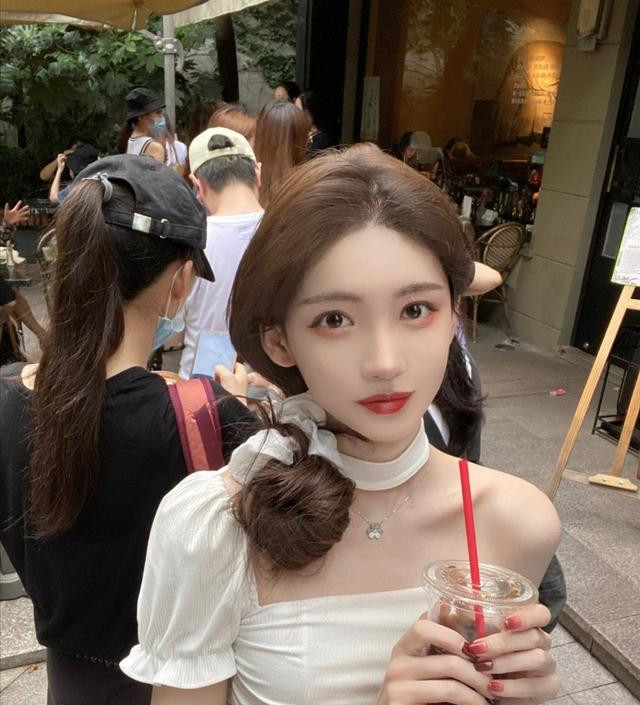 千万粉网红p图太狠,意外撞脸女装大佬李由,真爱粉都分不清了|李由|潘