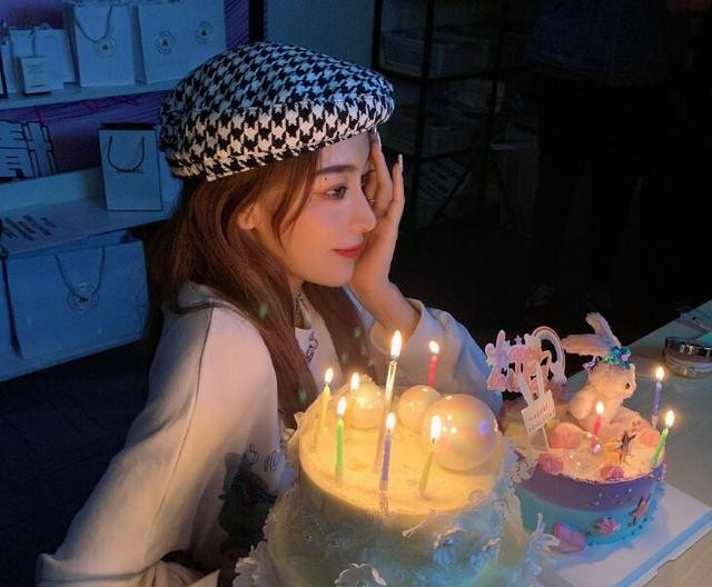 千万粉网红p图太狠意外撞脸女装大佬李由真爱粉都分不清了