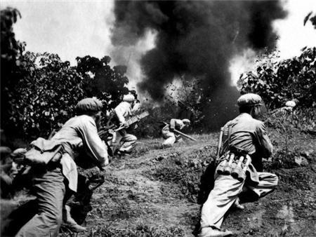 开国中将被王家烈打断腿全国解放后中将和王家烈开玩笑说把腿还我