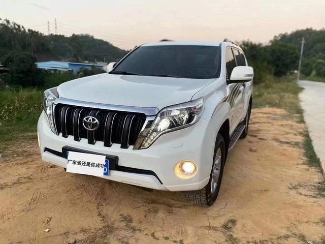 15年丰田霸道4000售价26万外观凶猛犀利堪称越野利器