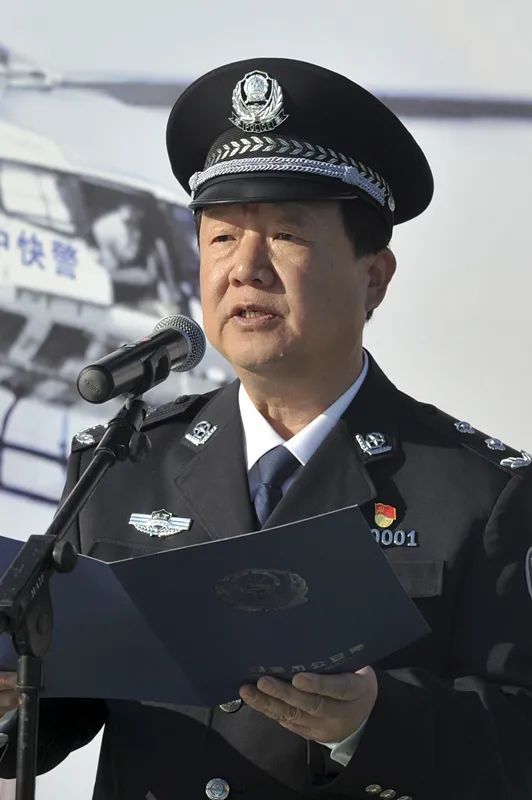 罗伟同志宣布湘潭市公安局"空中快警"正式启动5,4,3,2,1随着激动