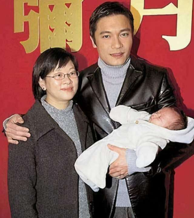 昔日视帝疑似患癌,低调现身癌症医疗中心,神情落寞身材消瘦