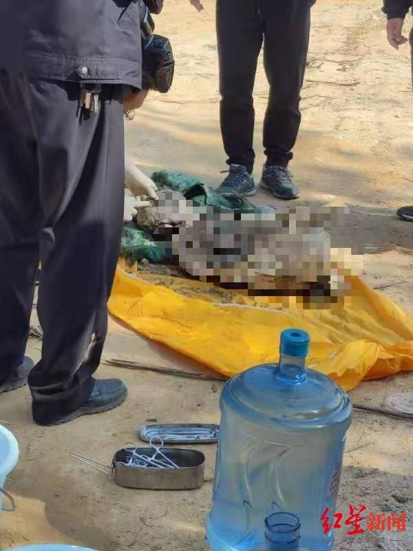 男子涉嫌杀妻7个月后被抓死者家属事发当晚他打扫到深夜