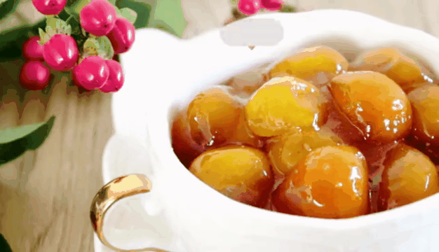 它在冬季才盛产,熬成蜜饯泡水喝,止咳化痰开胃消食,还能预防感冒