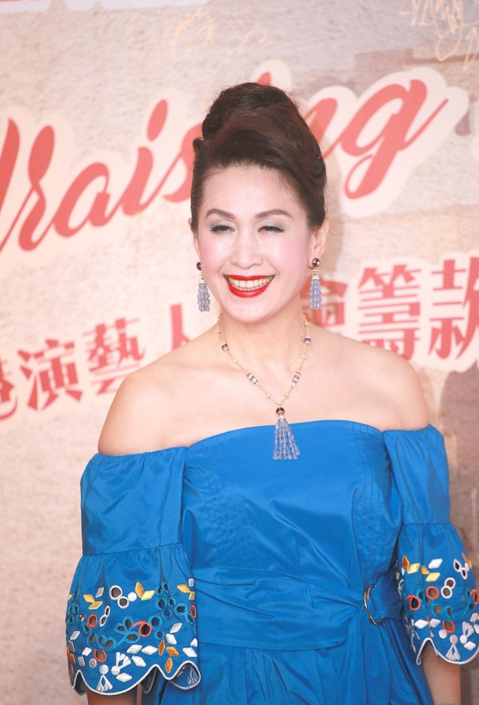 王玉环家中设宴为赵雅芝庆生,花园豪宅罕有曝光,退圈后成保险女王