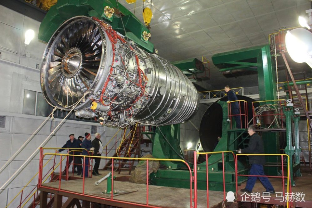 图-160m安装的这颗新心脏——nk-32-02加力式涡扇发动机颇为惹人注目.