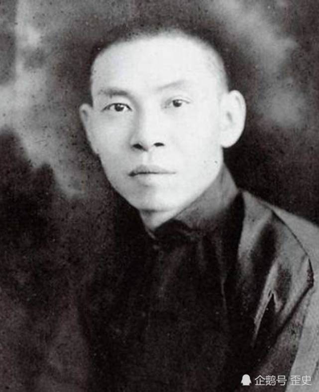 在听完高鑫宝的解释,杜月笙脑子一转,向陆桂才说既然不肯收钱,那就送