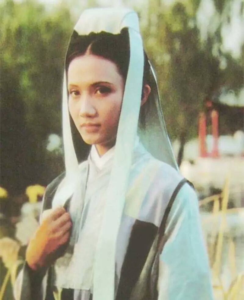 妙玉是孤芳自赏还是故作姿态?可怜又可恨,《红楼梦》中的极端!